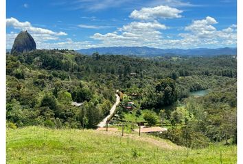 Lote de Terreno en  Guatapé, Antioquia