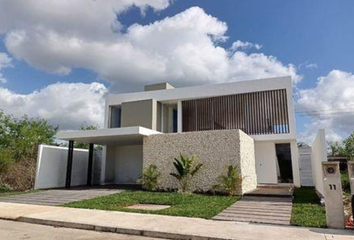 Casa en condominio en  Yaxkukul, Yucatán