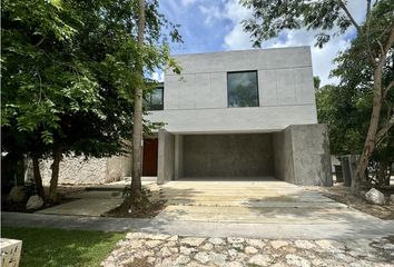 Casa en  Yucatán Country Club, Mérida, Yucatán