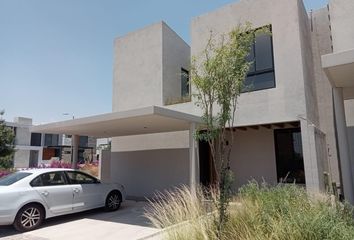 Casa en  Altozano El Nuevo Querétaro, Municipio De Querétaro