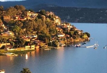 Casa en  Calle A La Peña, Peña Blanca, Valle De Bravo, México, 51202, Mex