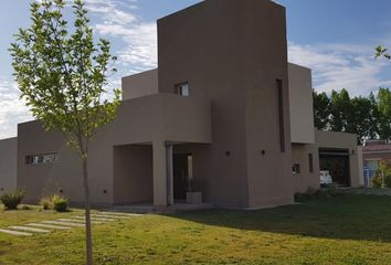 Casa en  Cipolletti, Río Negro