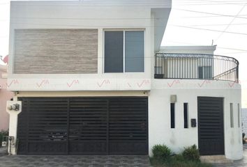 Casa en  85, Calle Gran Lago De Los Escalvos, Urbi Villa Colonial, Monterrey, Nuevo León, Mex