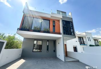 Casa en  Calle Huizache, Zibata, Zona Cactus, El Marqués, Querétaro, 76269, Mex