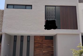 Casa en condominio en  Avenida Paseo Del Anochecer, Valeira, Zapopan, Jalisco, 45019, Mex