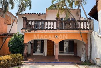 Casa en  Jardines De Acapatzingo, Cuernavaca, Morelos