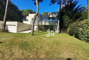 Casa en  Calle Poseidón 412, Pinamar, Provincia De Buenos Aires, Arg