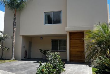 Casa en condominio en  San Juan De Ocotán, Zapopan, Jalisco