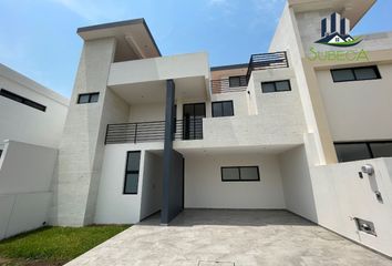 Casa en  Avenida Moscú, Tulipanes De Las Ánimas, Xalapa, Veracruz De Ignacio De La Llave, 91220, Mex