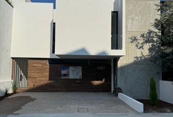 Casa en condominio en  Paseo Del Parque, Morelia, Michoacán De Ocampo, 58200, Mex