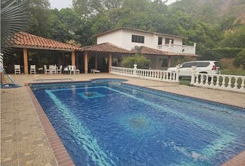 Villa-Quinta en  Santa Fe De Antioquia