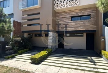 Casa en condominio en  Puerta De Hierro, Zapopan, Zapopan, Jalisco