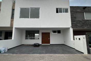 Casa en condominio en  Calle Senda Eterna 242, Milenio Tercera Sección, Santiago De Querétaro, Querétaro, 76060, Mex