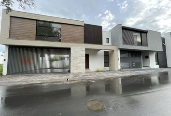 Casa en  Calle Covadonga De Abajo 815-816, Los Cavazos, Santiago, Nuevo León, 67315, Mex