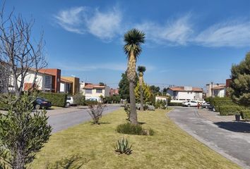 Casa en condominio en  Calle Bosque De Colorines, Villas Del Campo, Calimaya, México, 52227, Mex