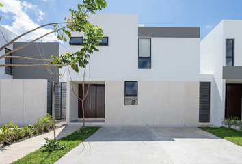 Casa en condominio en  Yaxkukul, Yucatán