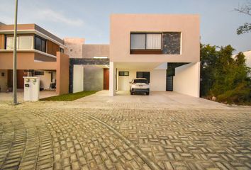 Casa en  Carretera A Temozón, X Canatún, Mérida, Yucatán, 97302, Mex