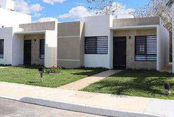 Casa en  Calle 148 674-688, Los Héroes, Mérida, Yucatán, 97306, Mex
