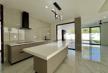 Casa en  Carretera Xcunyá - Santa María Yaxché - Tamanché - Ejido T. Mérida Progreso, Santa María Yaxché, Mérida, Yucatán, 97308, Mex