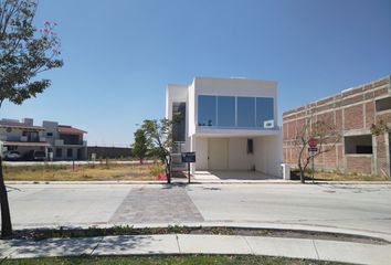 Casa en condominio en  Circuito Mayorazgo San Agustín, Celaya, Guanajuato, 38115, Mex