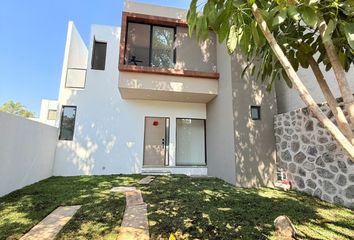 Casa en  Privada De Las Quintas, Las Quintas, Cuernavaca, Morelos, 62450, Mex