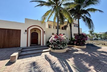 Casa en  Calle Adolfo López Mateos, Cuyutlán, Armería, Colima, 28350, Mex