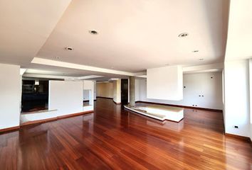 Apartment for rent in Santa Bárbara Occidental, Bogotá