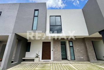Casa en condominio en  Santa Cruz Ocotitlán, Metepec