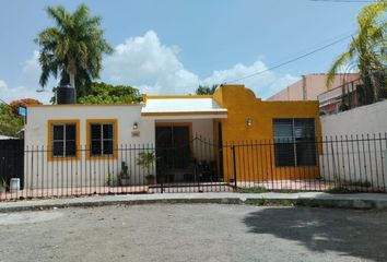 Casa en  45, Paseo De Las Fuentes, Mérida, Yucatán, Mex