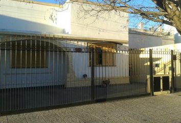 Casa en  Calle Triunvirato 5500-5624, Caseros, Tres De Febrero, B1650, Provincia De Buenos Aires, Arg