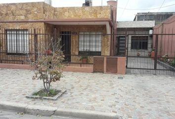 Casa en  Calle Agustín Magaldi 1207, Caseros, Tres De Febrero, Provincia De Buenos Aires, Arg