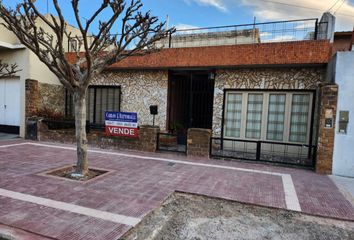 Casa en  Avenida Eva Perón 1730, Ciudad Del Libertador General San Martín, General San Martín, B1650, Provincia De Buenos Aires, Arg