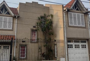 Casa en  Calle Dante 5277, Caseros, Tres De Febrero, B1678, Provincia De Buenos Aires, Arg