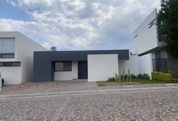 Casa en fraccionamiento en  Circuito Vía Ferrara, La Campiña Del Bosque Coto 7, Fraccionamiento Loma Griega, León, Guanajuato, 37690, Mex