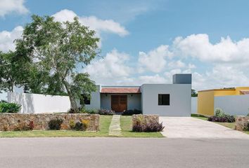 Casa en  Calle 32, Chicxulub Pueblo, Fraccionamiento Residencial Baspul, Chicxulub Pueblo, Yucatán, 97340, Mex