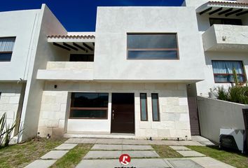 Casa en  Altozano El Nuevo Querétaro, Municipio De Querétaro