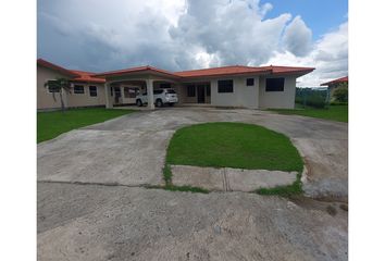 Casa en  El Encanto Arriba, Penonomé