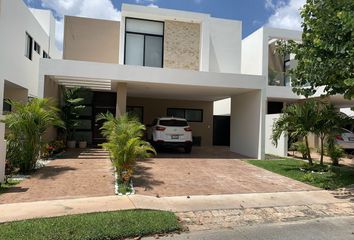 Casa en condominio en  Privada Ciprés, Sitpach, Cholul, Mérida, Yucatán, 97305, Mex