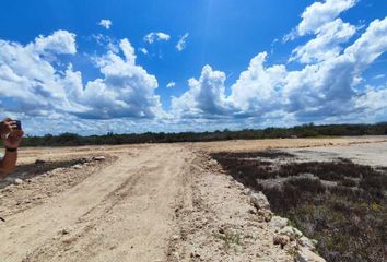 Lote de Terreno en  Carretera Telchac Puerto - Dzilam De Bravo, Santa Clara, Dzidzantún, Yucatán, 97504, Mex