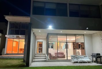 Casa en condominio en  Hacienda De Las Palmas, Huixquilucan