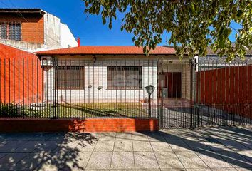 Casa en  Remedios De Escalada, Partido De Lanús