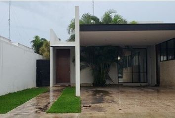 Casa en  Avenida La Rejoyada, Mérida, Yucatán, Mex