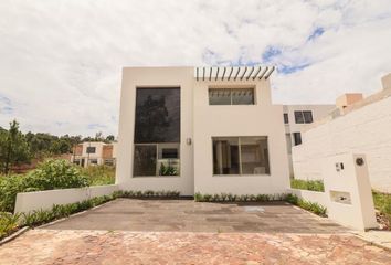 Casa en condominio en  Cerrada Del Himalaya, Bosque Monarca, Morelia, Michoacán De Ocampo, 58350, Mex