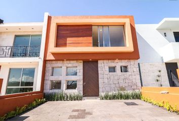 Casa en condominio en  Cerrada Del Himalaya, Bosque Monarca, Morelia, Michoacán De Ocampo, 58350, Mex