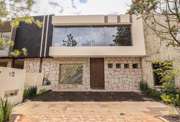 Casa en condominio en  Cerrada Del Himalaya, Bosque Monarca, Morelia, Michoacán De Ocampo, 58350, Mex