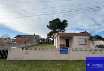 Casa en  Calle Juan Bautista Alberdi 594, San Bernardo, La Costa, Provincia De Buenos Aires, Arg