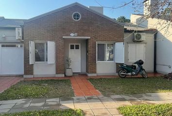 Casa en  Calle Ricardo Rojas, Rafaela, Castellanos, Santa Fe, Arg