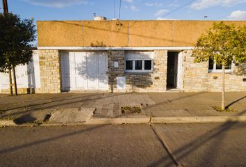 Casa en  Calle Pueyrredón 601-699, Coronel De Marina Leonardo Rosales, B8109, Provincia De Buenos Aires, Arg