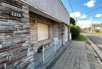 Casa en  Calle 8 838, La Plata, Provincia De Buenos Aires, Arg