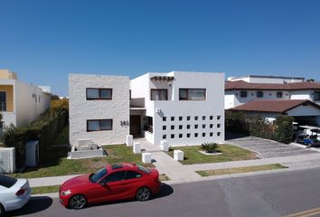 Casa en  Cerrada Cuarta De La Capilla 103-125, El Campanario, Santiago De Querétaro, Querétaro, 76146, Mex